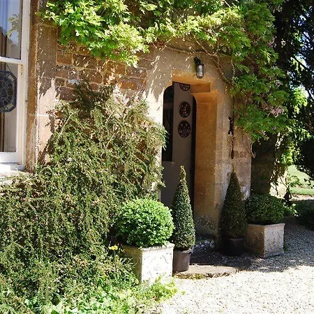 Heyford House Bed & Breakfast-2